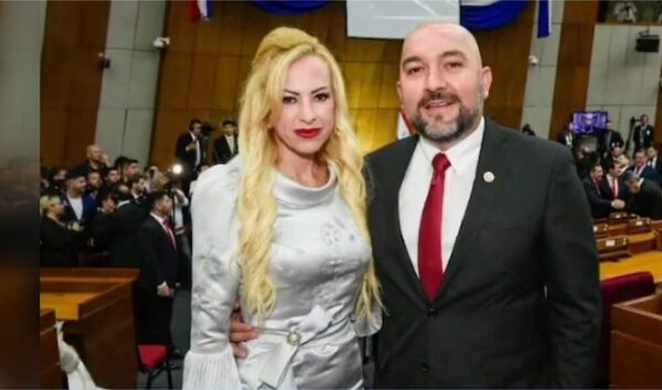 Exdipu Arévalo y su esposa fueron internados en terapia
