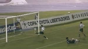 (VIDEO) ¿Edinson Cavani se inspiró en esta jugada de un pelotero paraguayo?