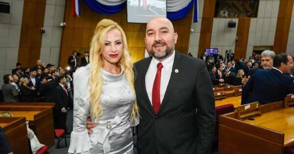 La Nación / Orlando Arévalo permanece internado en UTI y su esposa pasó a sala común