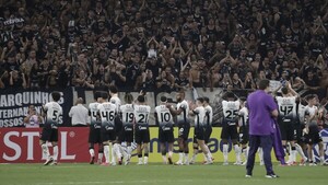 Corinthians gana y se clasifica con más sufrimiento del esperado