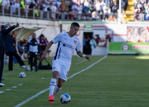 Versus / Liga rechazó ofertas hasta de Rusia por el paraguayo Álex Arce