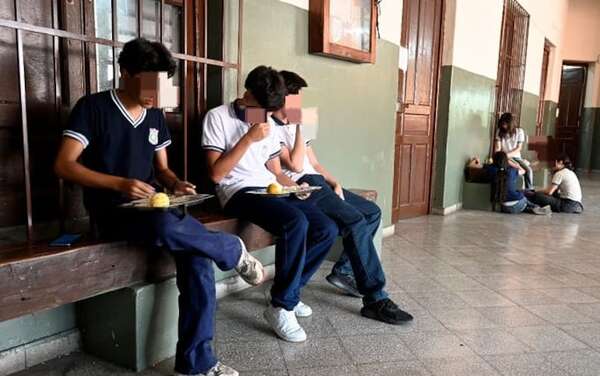 Colegio Presidente Franco: director emplaza a empresa proveedora por falta de muebles para almuerzo escolar - Nacionales - ABC Color