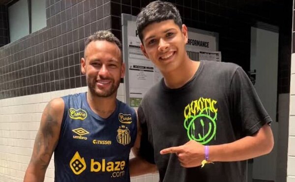 Versus / Ángel Aguayo ya apareció en el Santos y conoció a Neymar Jr.
