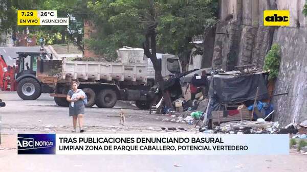 Video: Municipalidad limpia basural al costado del Parque Caballero tras publicaciones de denuncias - ABC Noticias - ABC Color
