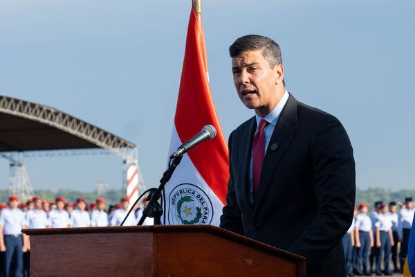 Peña anuncia compra de radares de largo alcance y afirma que "por fin se hará respetar el soberano espacio aéreo paraguayo" - .::Agencia IP::.