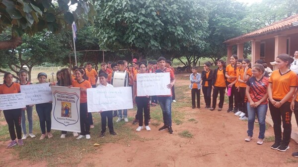 Piden maestros para el cuarto y quinto grado en la escuela María Auxiliadora, del barrio Mbocayaty de Ñemby.
