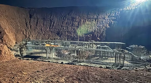 Motociclista fallece tras caer a profundo barranco de viaducto en construcción