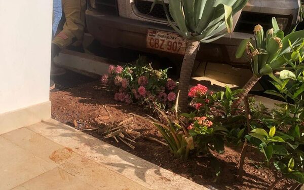 Mujer muere arrollada por furgoneta estacionada sin freno de mano