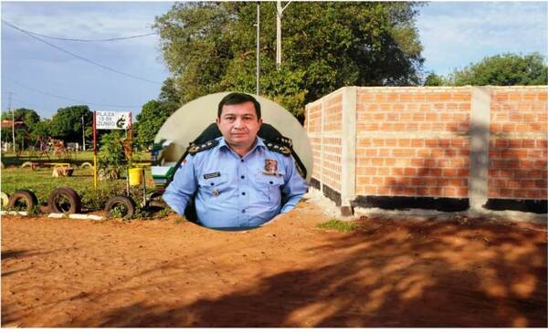 Comisario amuralló una plaza con protección policial •