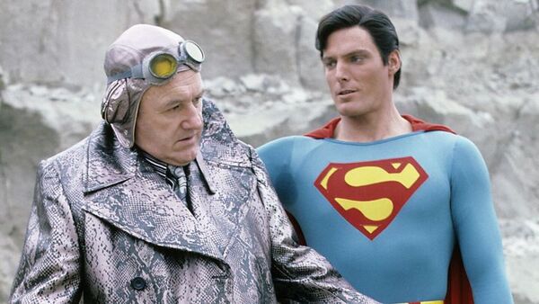 Falleció Lex Luthor, el villano de Superman: Lo hallaron muerto junto a su esposa y su perro