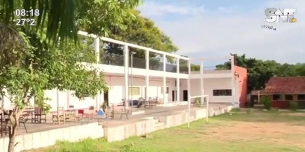 Director del Colegio Nacional de Lambaré supervisa estado del edificio y obras pendientes - SNT