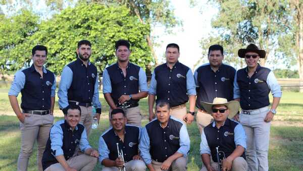 Farrean y bailan a full con nueva versión de “Abejita chiquitita”