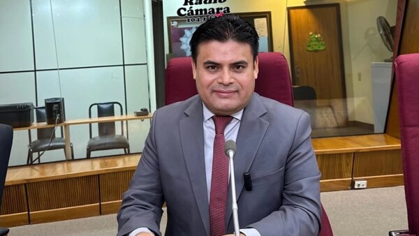 Diputado Santiago Benítez acusa a ministros de Santiago Peña de ser líderes de la narcopolítica.
