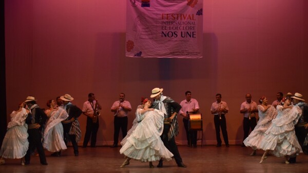 Unión de culturas a través de la danza en un festival