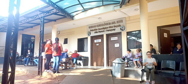 Pacientes oncológicos del IPS se rebuscan en Hospital Regional por falta de medicamentos - La Clave
