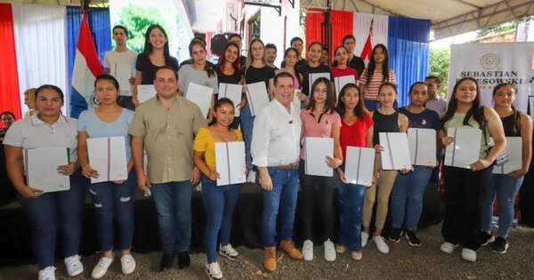 Diario HOY | Cartes inaugura residencia universitaria en Encarnación