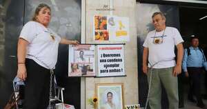 Diario HOY | Familiares de Sol Chávez vuelven a encadenarse, a puertas de un nuevo juicio contra acusadas
