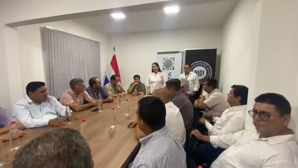 Yacyretá entrega sede a la Asociación de Intendentes de Itapúa y apoya a productores locales