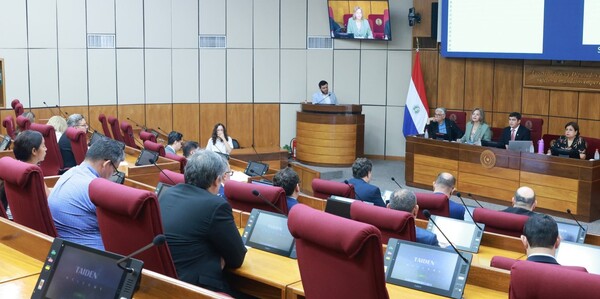 Senador, José Oviedo, recibió críticas a su proyecto de ley de reforma del Jurado de Magistrados