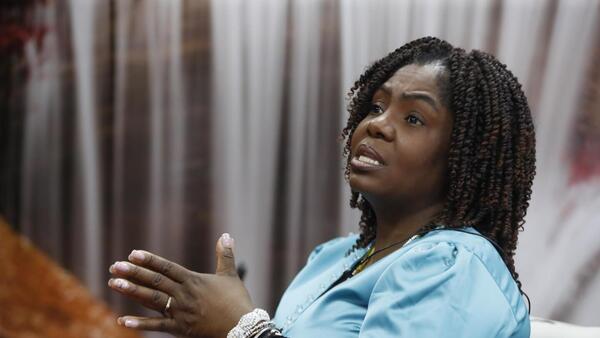 La vicepresidenta colombiana denuncia que su vida y la de su familia corren peligro