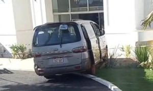 Descuido mortal: furgoneta sin freno de mano aplasta a trabajadora en Ciudad del Este - OviedoPress