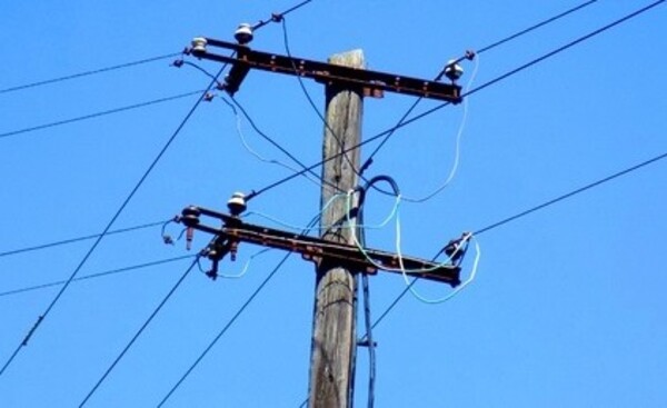 Joven electricista muere tras caer de una columna