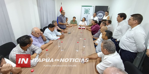 EBY ENTREGA INMUEBLE A LA AIDI Y EQUIPOS A PRODUCTORES FERIANTES