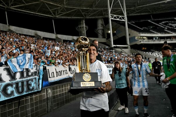 Versus / Gustavo Costas conquista la Recopa Sudamericana con Racing de Avellaneda