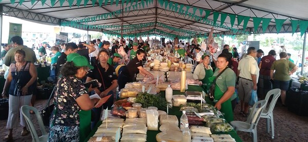 Casi 2.700 familias ofertan productos del campo en la Gran Feria de la Costanera de Asunción - .::Agencia IP::.