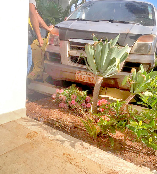 Mujer muere atropellada mientras regaba plantas por una furgoneta desgobernada - La Clave