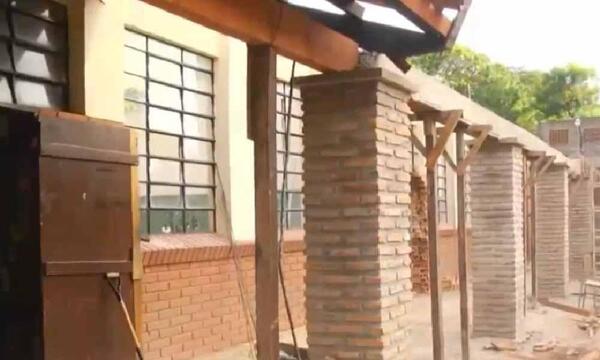 Alumnos de Lambaré tienen clases virtuales ante pésimo estado de colegios – Prensa 5