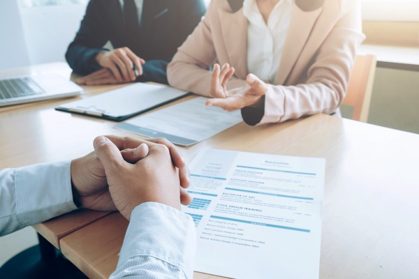 Reclutamiento laboral en Asunción y Central: Redes sociales, recomendaciones y contactos son los canales principales - MarketData