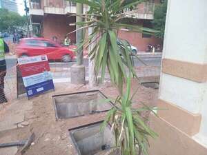 Tránsito cerrado por obras en el microcentro y obreros con horario “ejecutivo” - Nacionales - ABC Color
