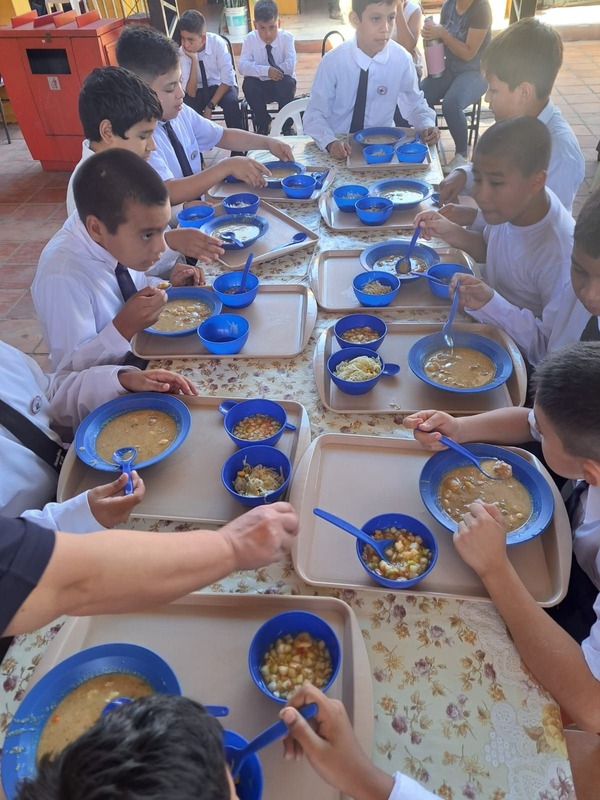 Investigan denuncia sobre alimentos en la escuela de Mariano Roque Alonso - ADN Digital