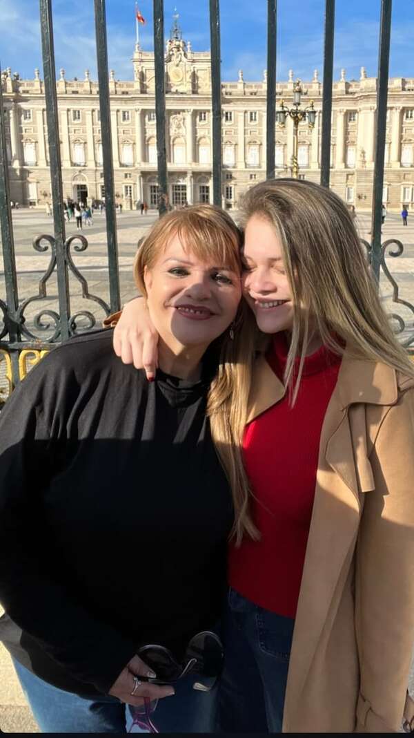 Adela Mercado llegó a España para mimar a su hija Fátima Fernández - Gente - ABC Color