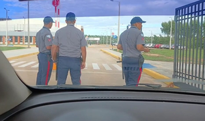 Guardias dificultan el ingreso de la prensa al Gran Hospital ¿Qué quieren ocultar? - Noticiero Paraguay