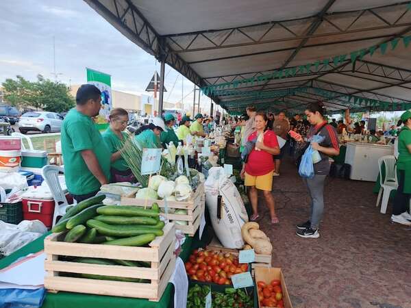 Ferias de Agricultura Familiar ayudan a cerrar el círculo de producción y comercialización, explica el ministro del MAG - Nacionales - ABC Color