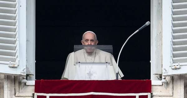 La Nación / El papa Francisco salió del estado “crítico”
