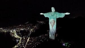 El Cristo Redentor de Brasil se iluminó con el rostro del papa Francisco - Unicanal
