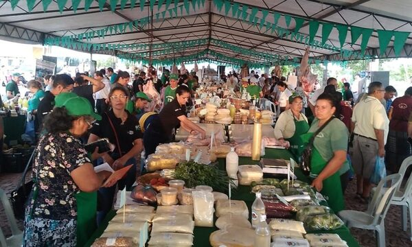 Casi 2.700 familias ofertan productos del campo en la gran feria de la Costanera de Asunción