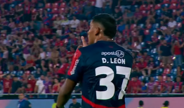 Versus / ¿Diego León pidió silencio a la hinchada de Cerro Porteño?
