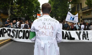 La salud en crisis: masiva marcha contra los recortes de Milei - OviedoPress