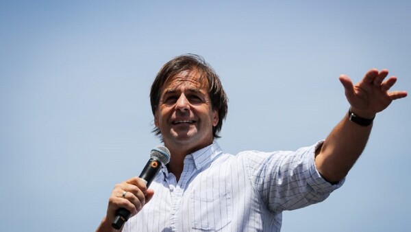 Lacalle Pou asegura sentirse orgulloso por "haber hecho las cosas bien"