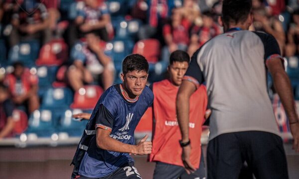Versus / Diego Martínez explicó por qué no es titular Alexis Fariña