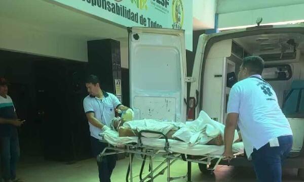 Fue mordido por una serpiente venenosa y en el hospital terminó detenido – Prensa 5