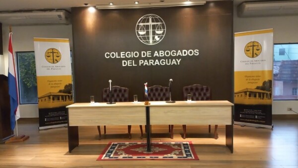 Caso Lalo Gomes: Integrantes del Colegio de Abogados critican "tibieza" del gremio y exigen postura más firme