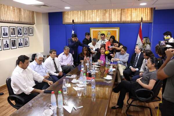 Senadores pedirán informes sobre el caso del hijo de Yamy Nal para deslindar responsabilidades - Política - ABC Color
