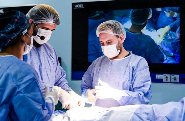 Hospital de Coronel Oviedo realiza su primera cirugía videolaparoscópica con apoyo de Itaipú - ADN Digital
