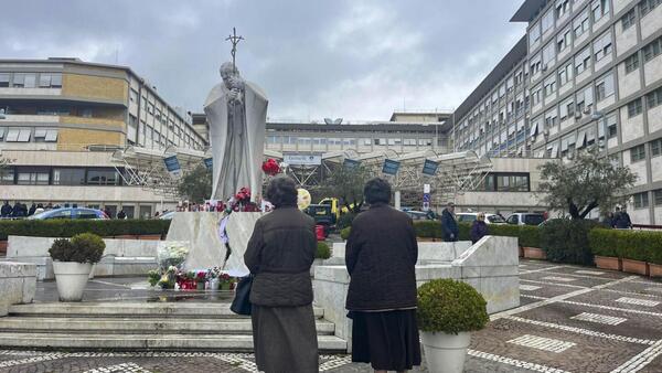 El papa Francisco sufre una nueva "crisis" respiratoria