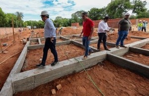 Ministro de Urbanismo supervisa avance de proyectos habitacionales en Luque - ADN Digital